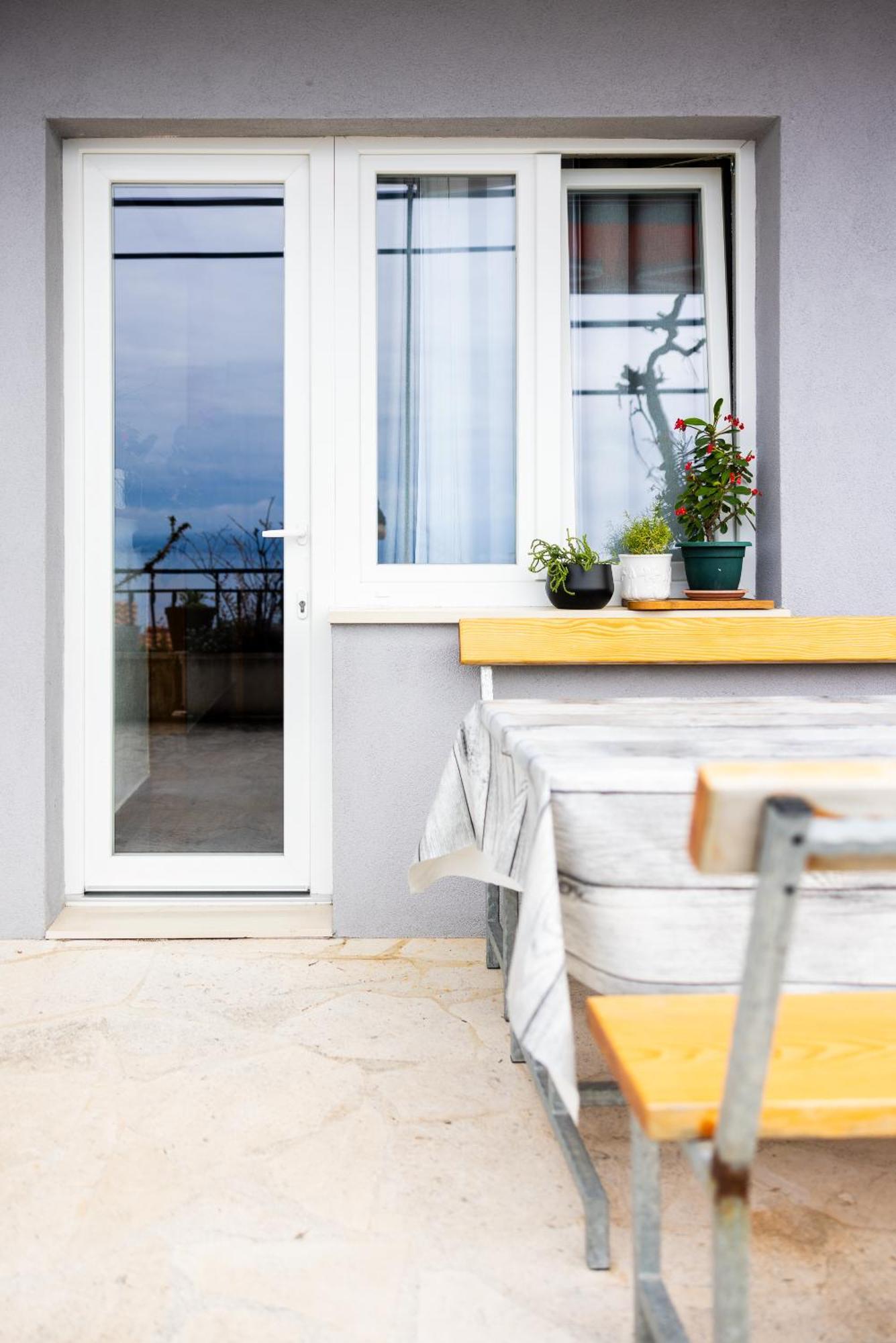 Apartman Nora Омиш Экстерьер фото