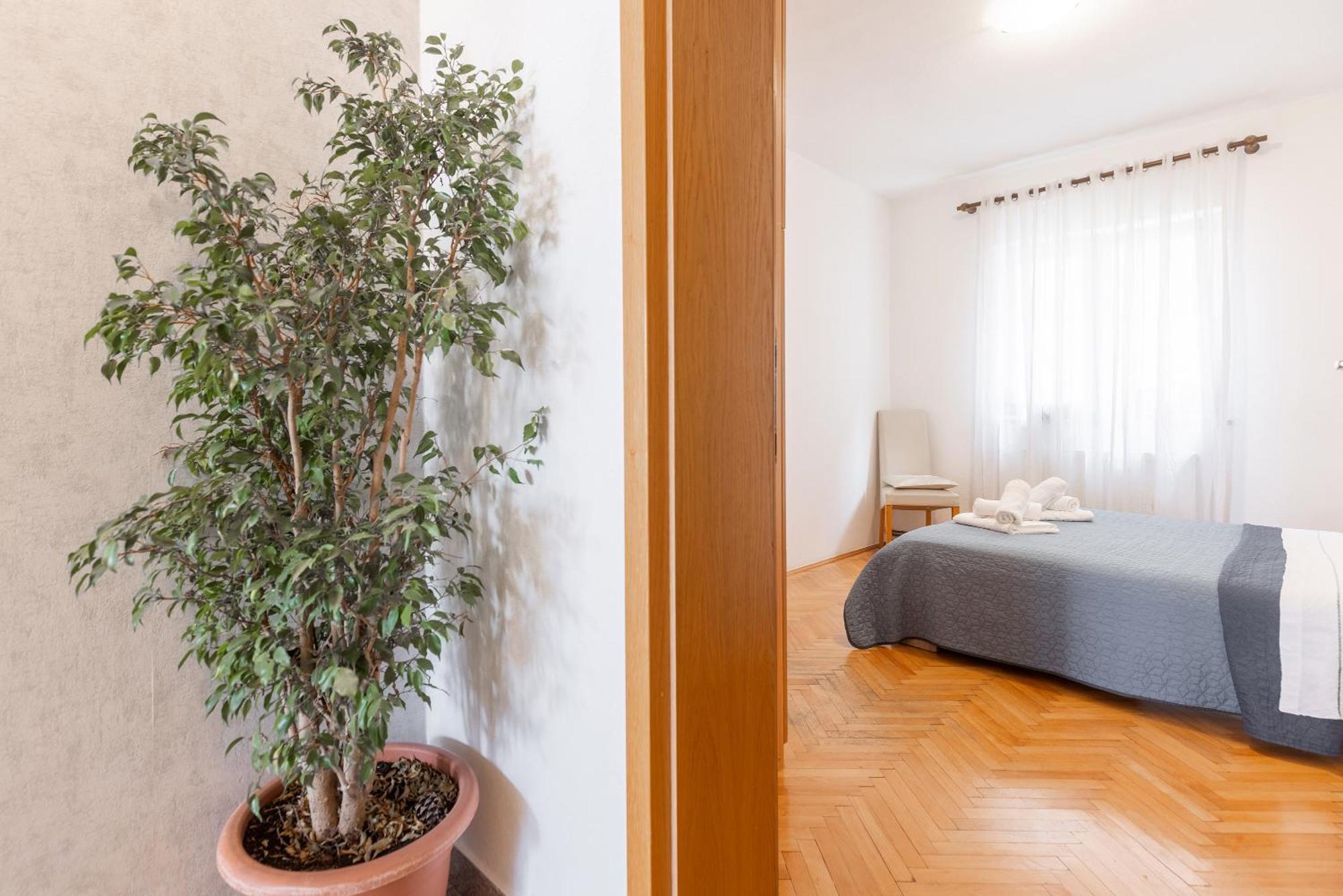 Apartman Nora Омиш Экстерьер фото