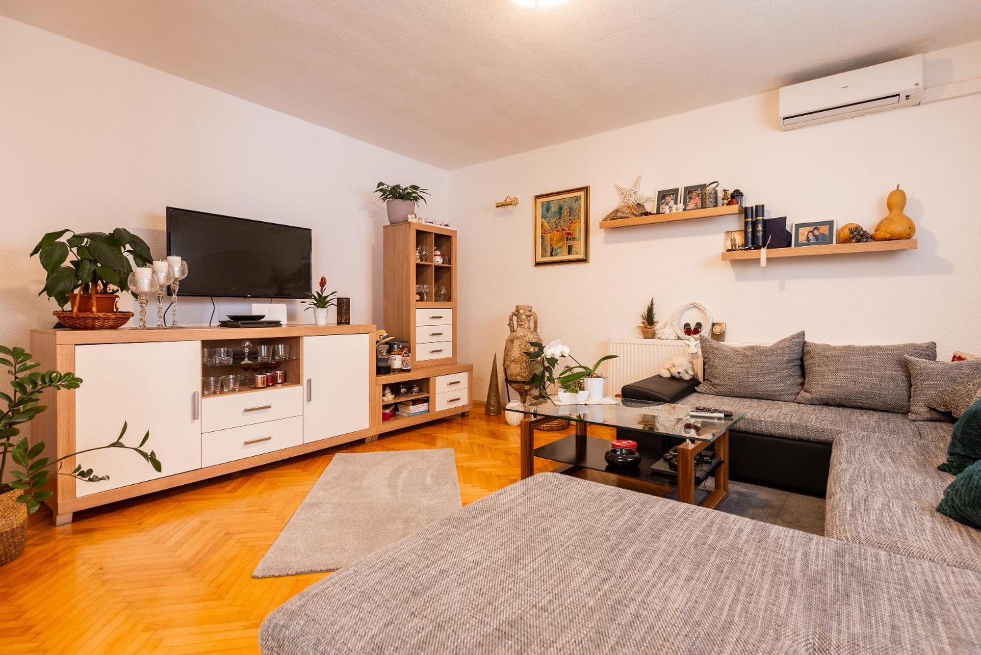 Apartman Nora Омиш Экстерьер фото